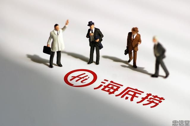 海底捞一门店睡满人导致无法用餐,来的学生多让现场一发不可收拾(图1) (图1)
