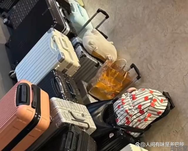海底捞一门店睡满人导致无法用餐,来的学生多让现场一发不可收拾(图2) (图2)